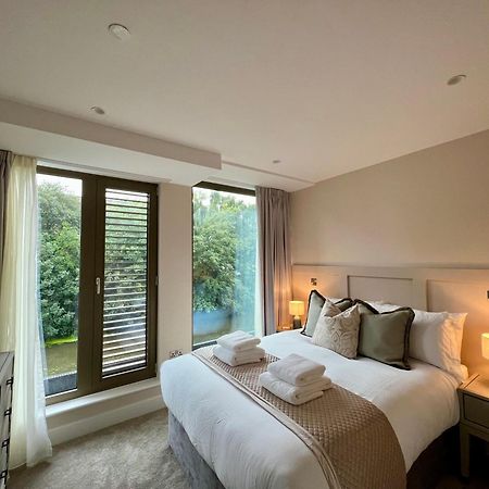 The Noir Blanc Retreat At Ryedale House Apartment York Exterior foto