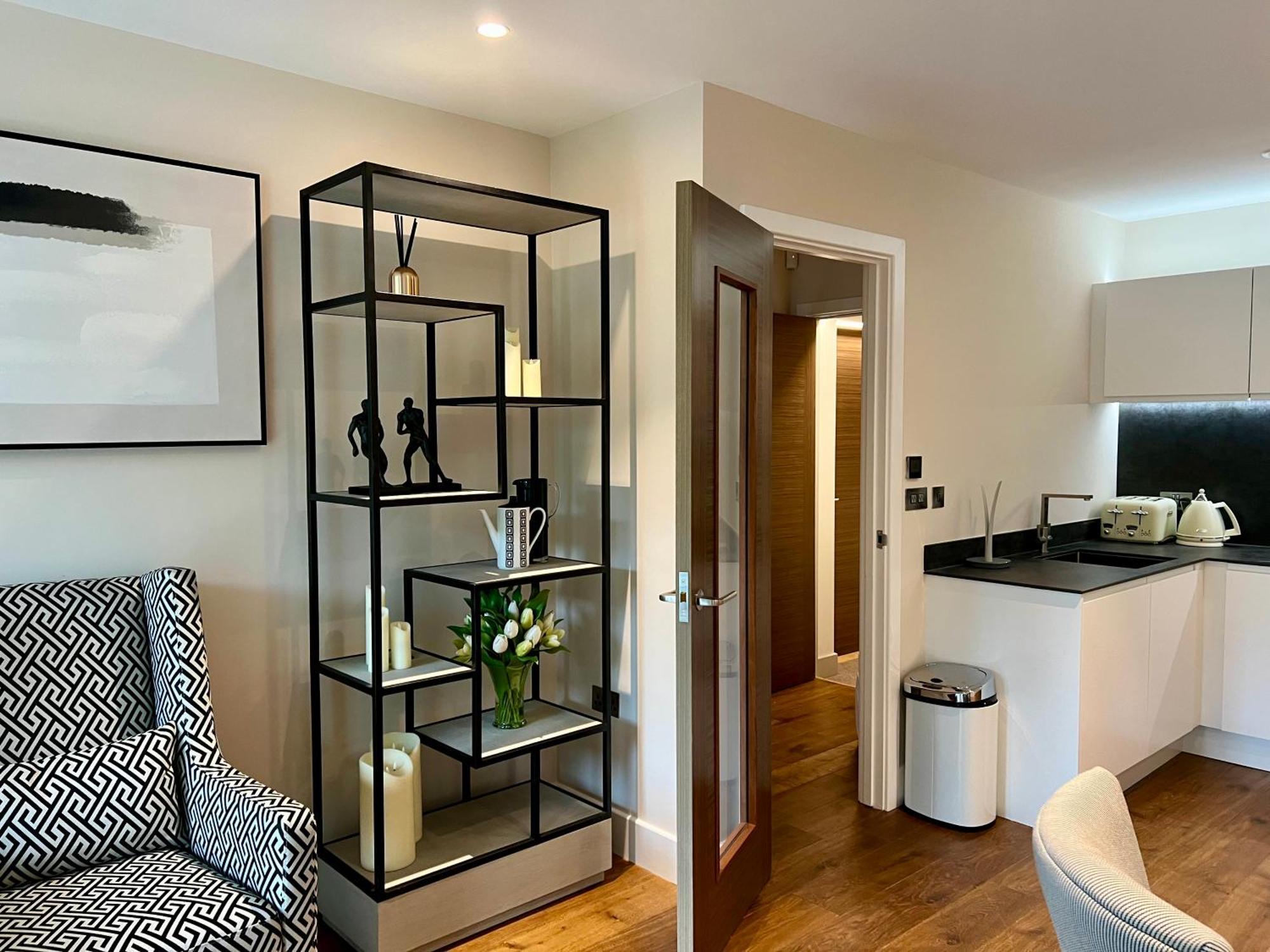 The Noir Blanc Retreat At Ryedale House Apartment York Exterior foto