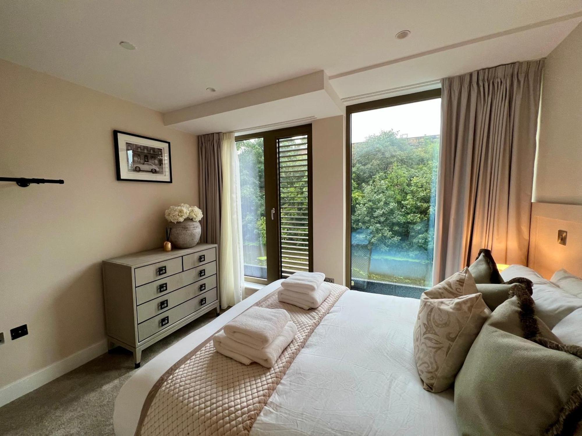 The Noir Blanc Retreat At Ryedale House Apartment York Exterior foto