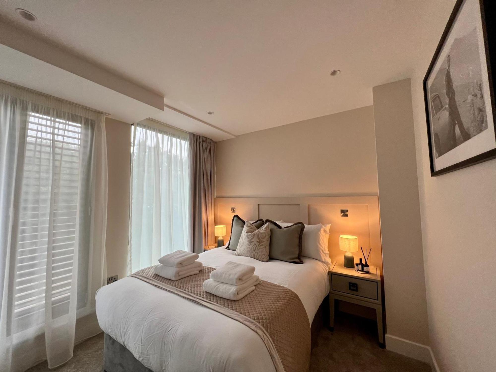 The Noir Blanc Retreat At Ryedale House Apartment York Exterior foto