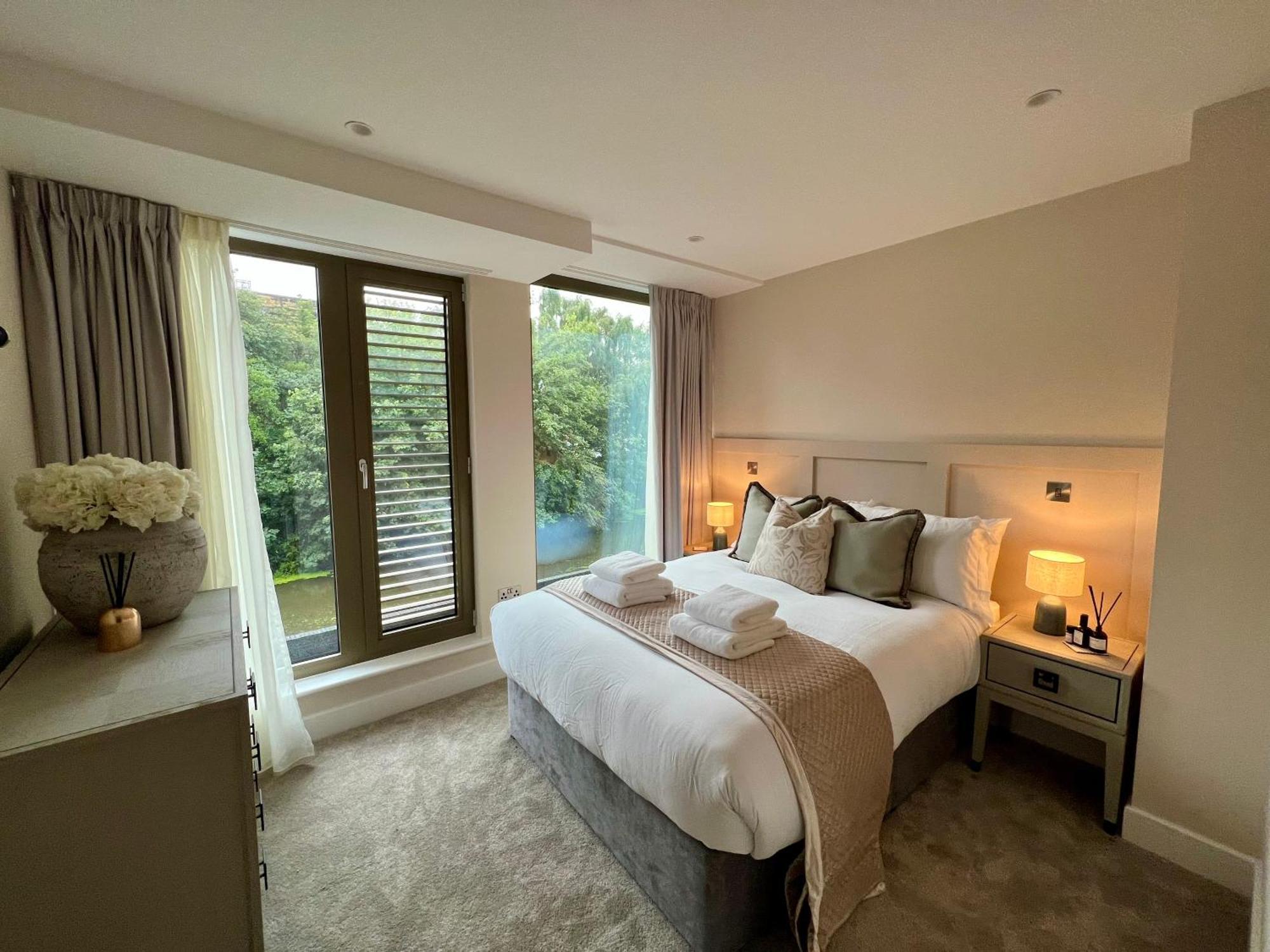 The Noir Blanc Retreat At Ryedale House Apartment York Exterior foto