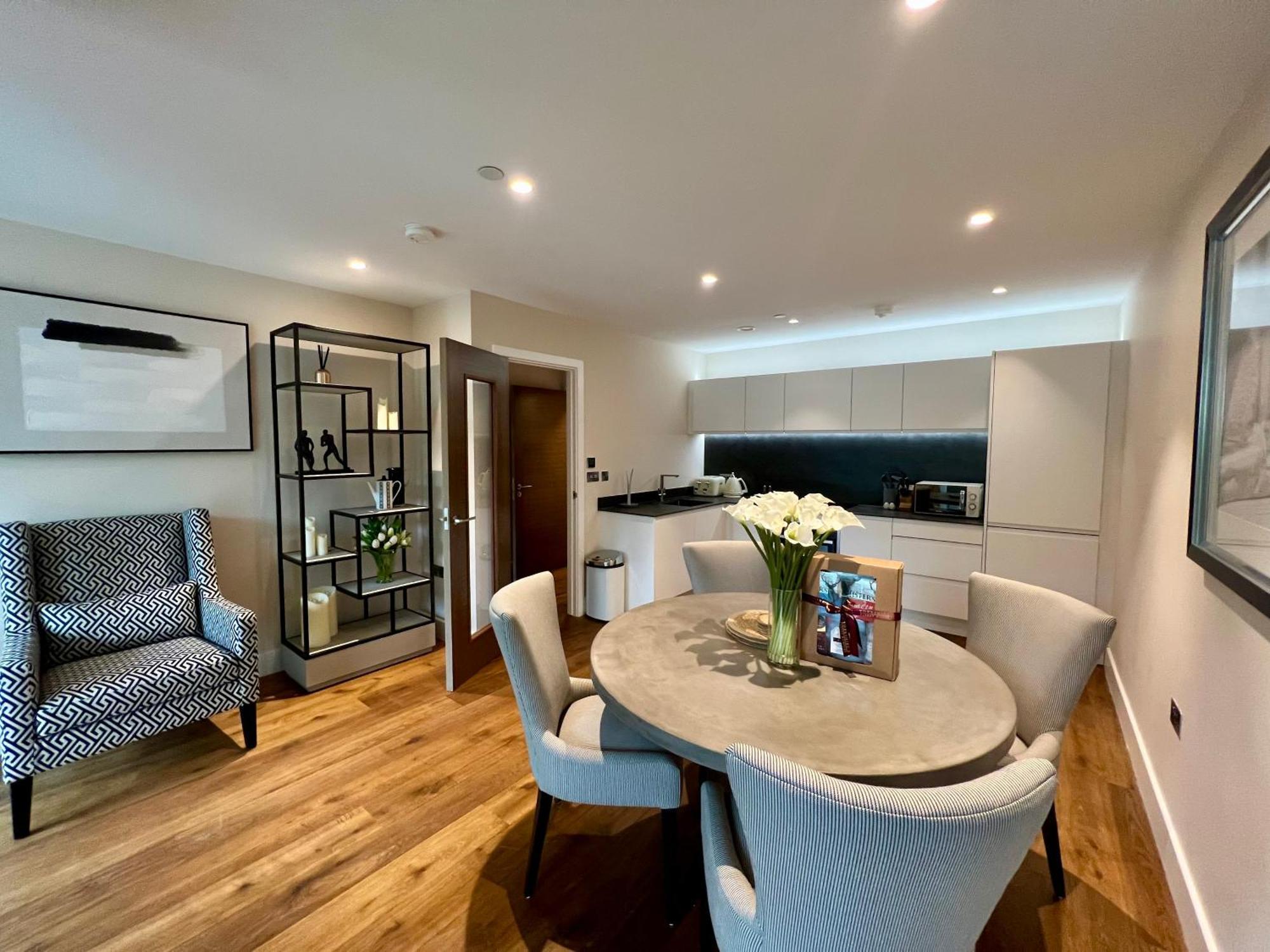 The Noir Blanc Retreat At Ryedale House Apartment York Exterior foto